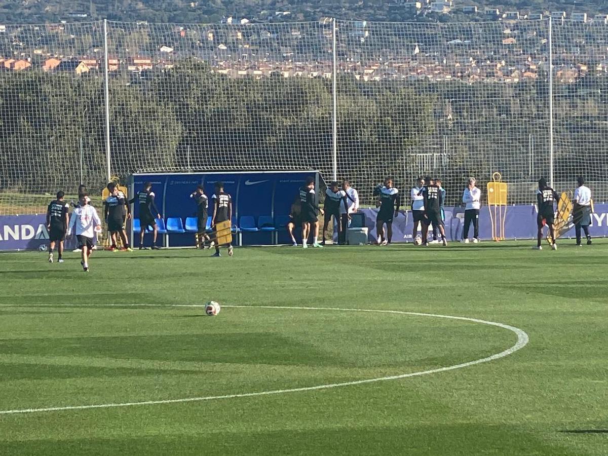 José Molina puso a sudar a los convocados y tres nuevos 'fichajes'; así fue el primer entreno de Honduras en España