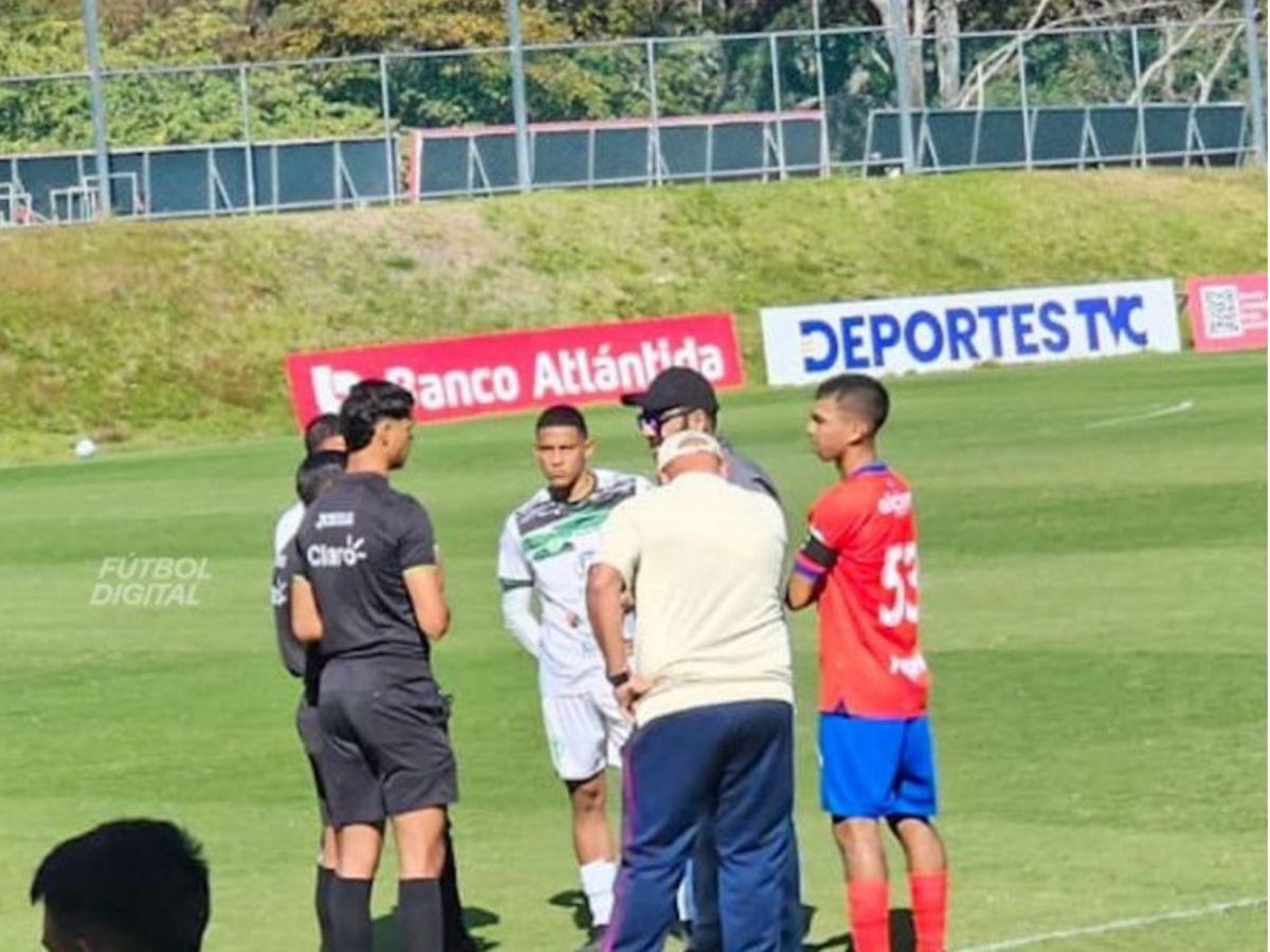 ¡Increíble! Árbitro suspende partido de Reservas entre Olimpia vs Juticalpa por insólito problema