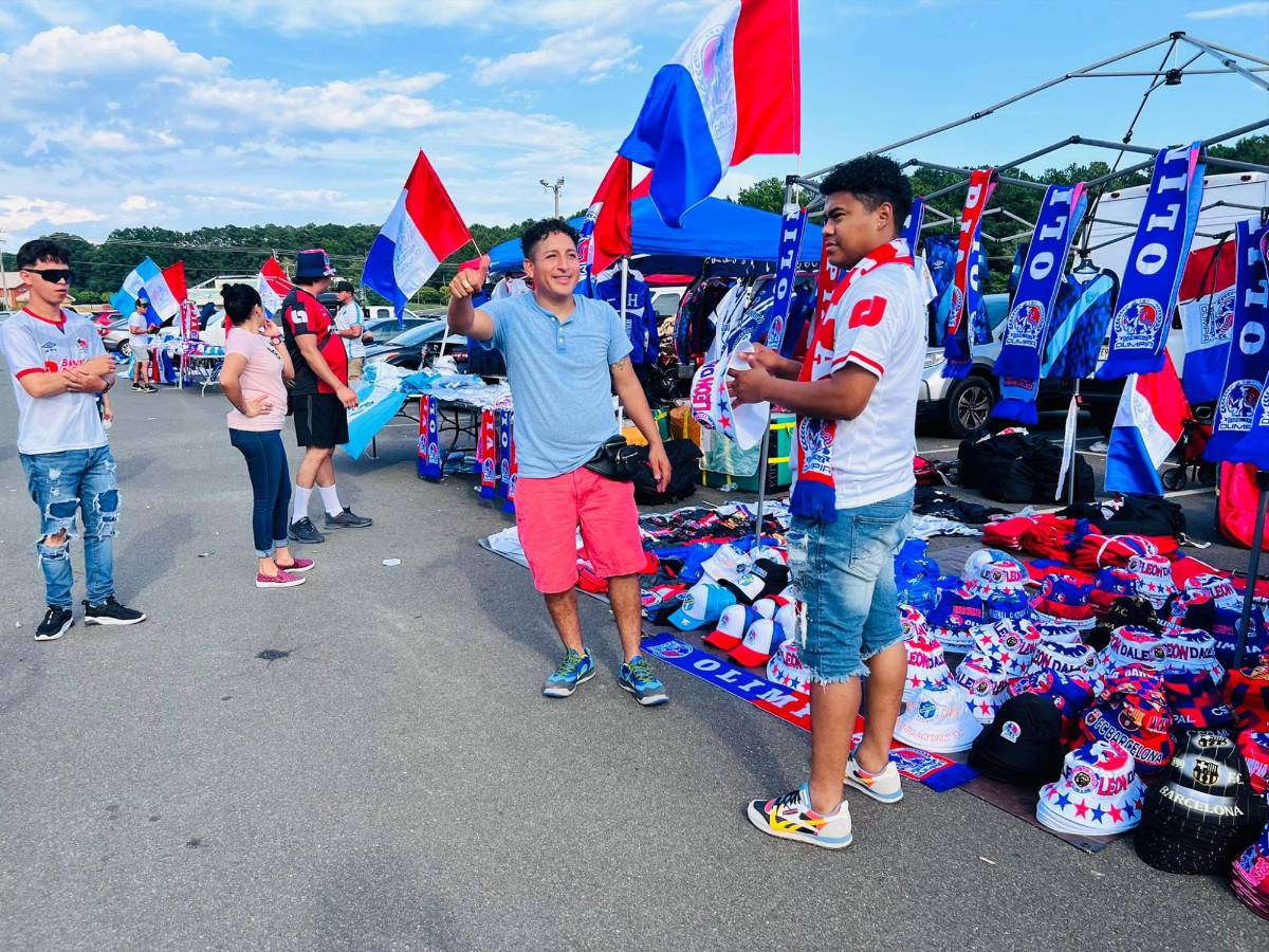 Belleza hondureña invade el Memorial Stadium de Durham para presenciar el amistoso Olimpia vs Comunicaciones