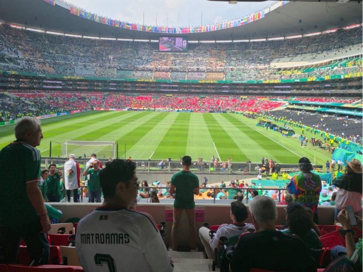 ¡El Azteca es una locura! Así se vive la fiesta previo a la inauguración del Mundial