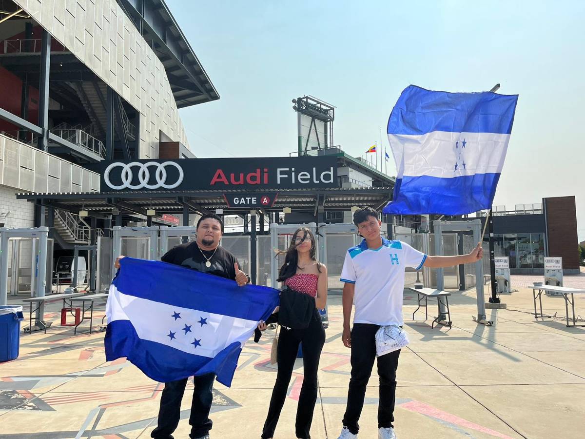 ¡Fiesta catracha! Bonito ambiente en el Audi Field en Washington para el Honduras vs Venezuela