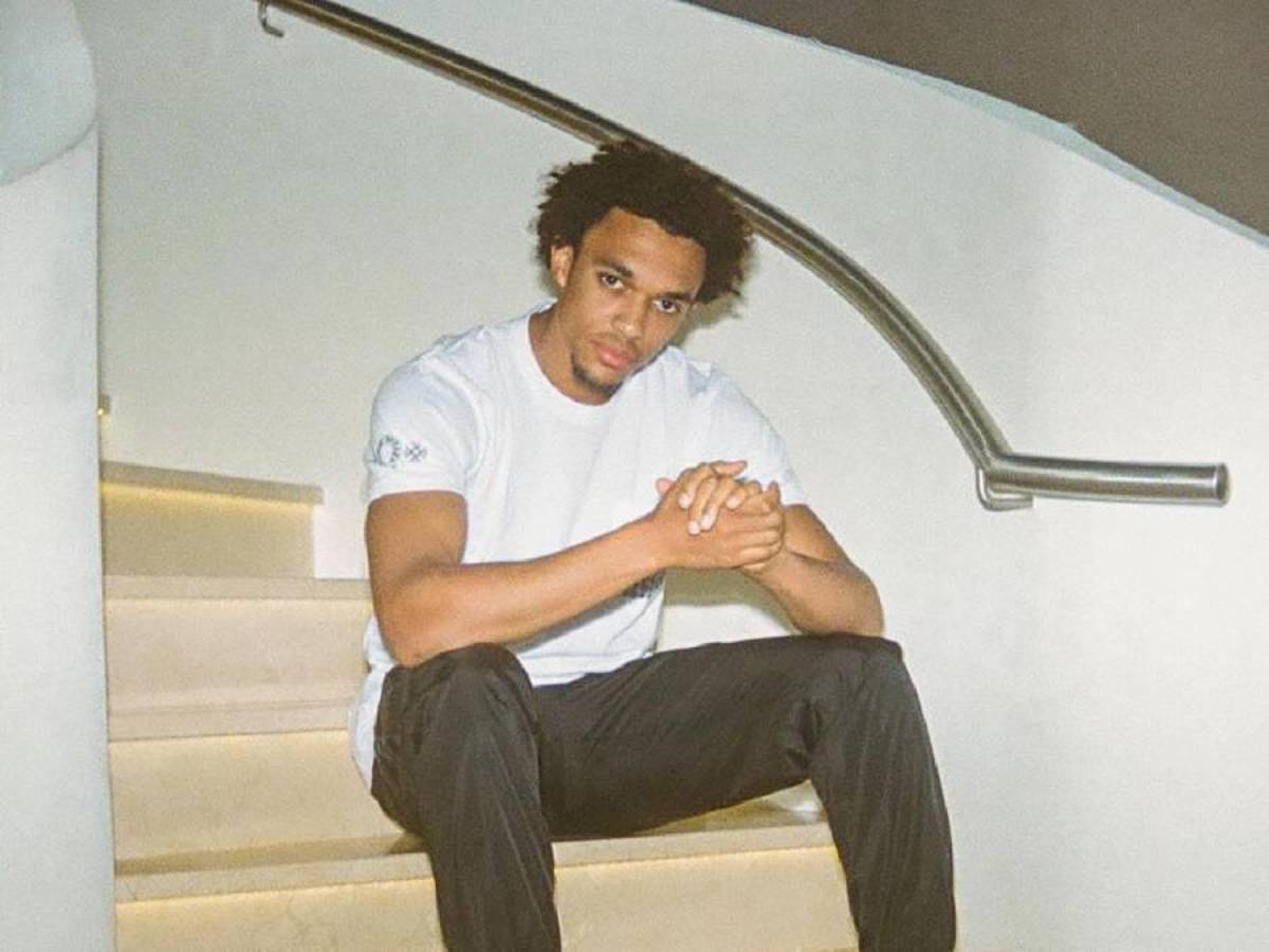 El calvario que vive futbolista del Liverpool por recibir acoso de una mujer: “Envía fotos obscenas”