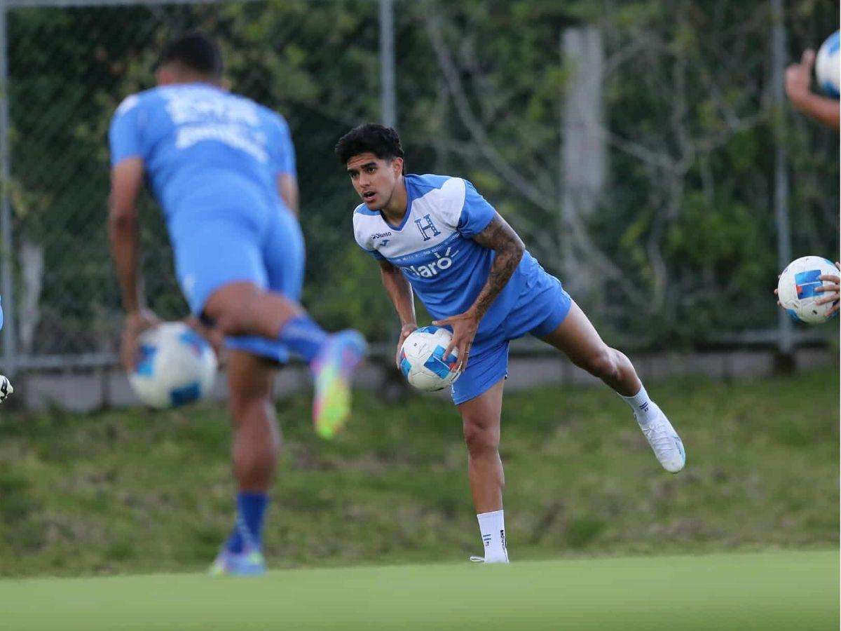 Hermosa bebé le robó el corazón a Alexy Vega y ambientazo en el CAR: Así fue el último entreno de la Selección de Honduras