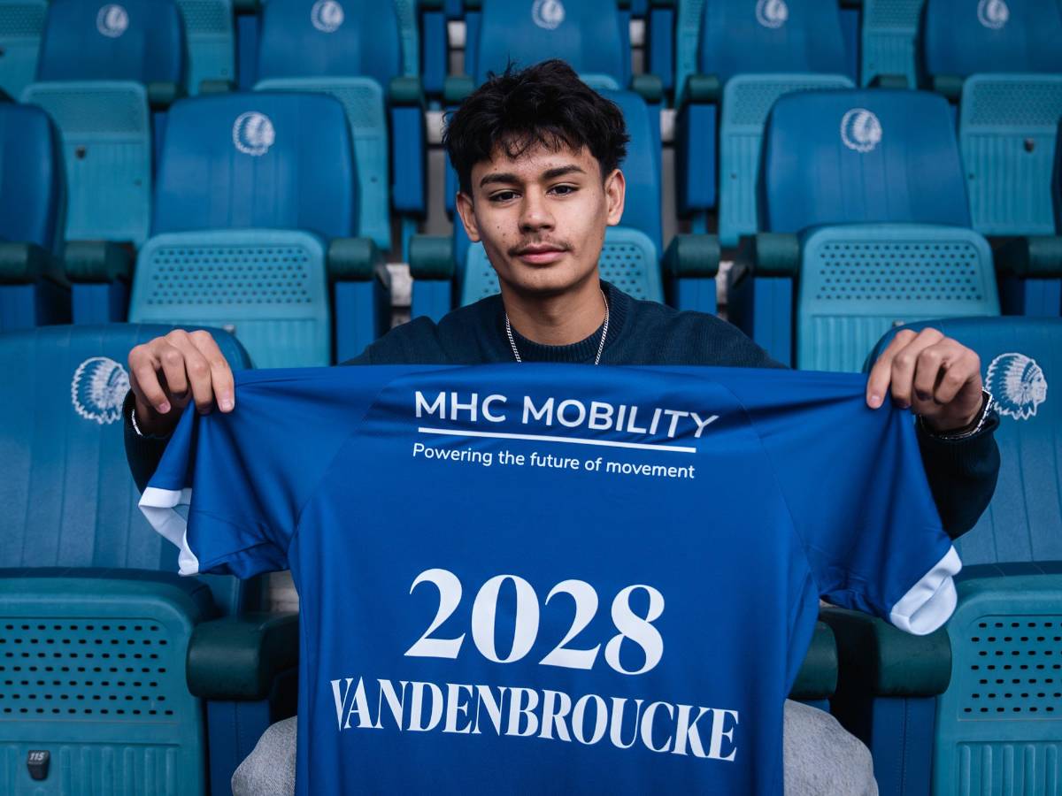 Hondureño sorprende y firma su primer contrato como profesional en histórico club de Europa