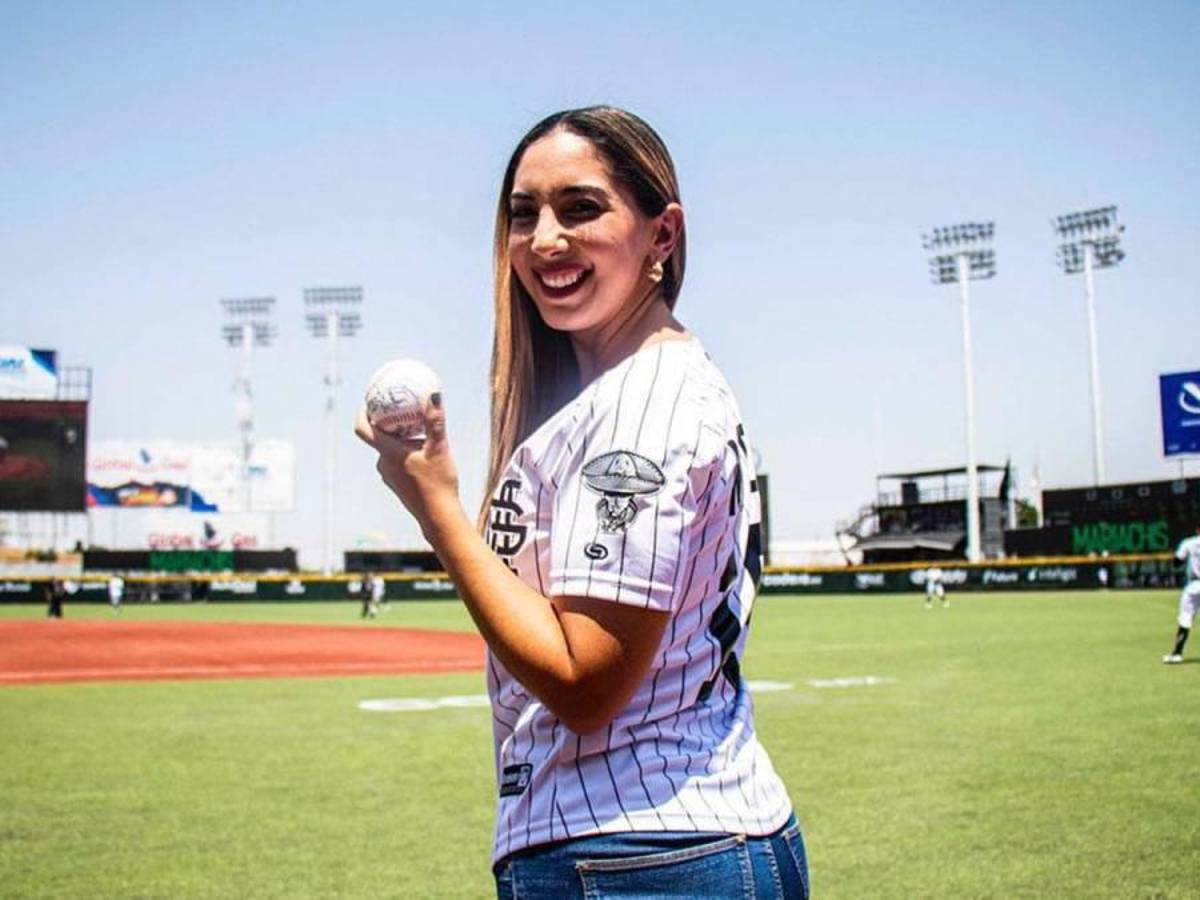 Reportera de TUDN prueba las baleadas previo al Honduras-México y esta fue su reacción