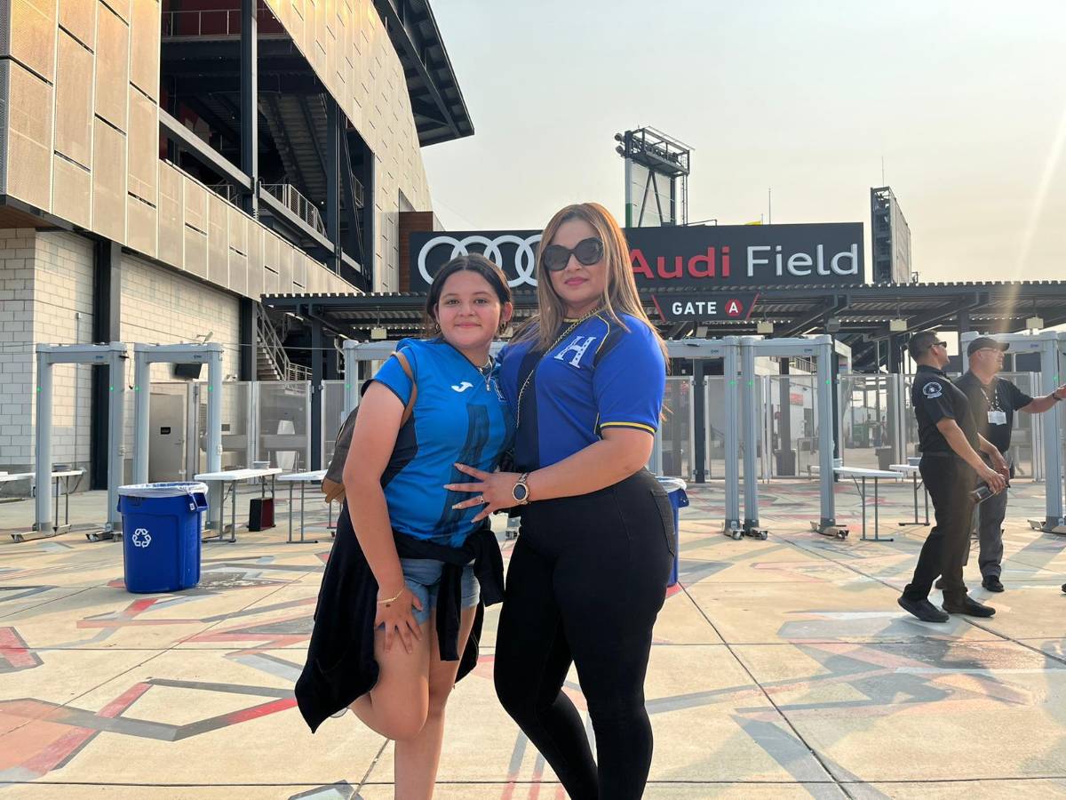 ¡Fiesta catracha! Bonito ambiente en el Audi Field en Washington para el Honduras vs Venezuela