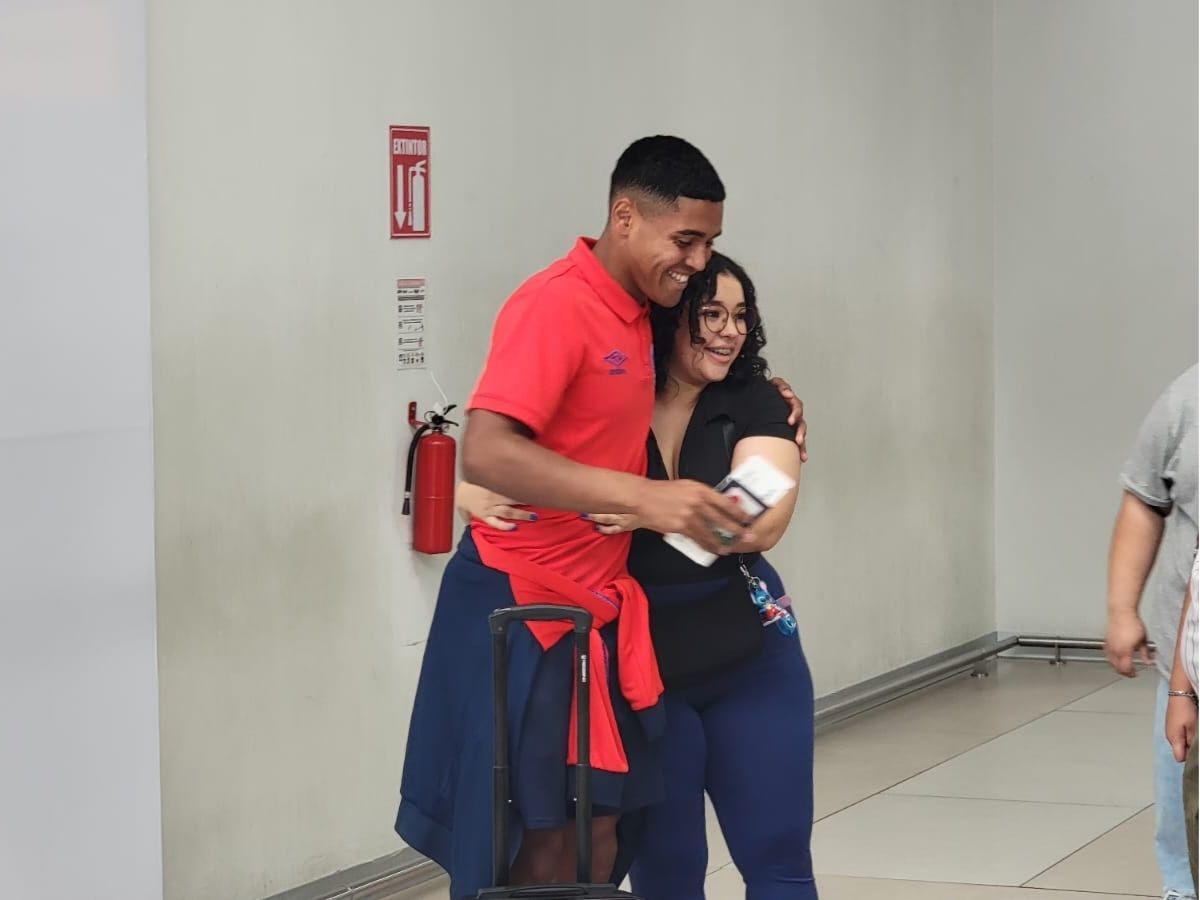 Amistoso Olimpia-Real España: jugadores del león causan furor y La Máquina viajó relax a Estados Unidos