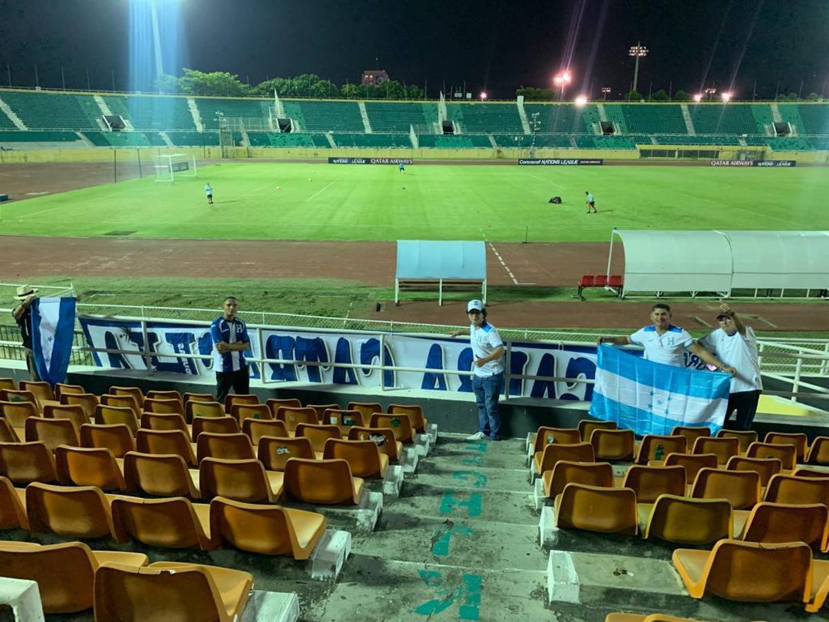 ¡Presencia catracha! Las imágenes del ambiente en el estadio Olímpico Félix Sánchez para el duelo entre Cuba y Honduras