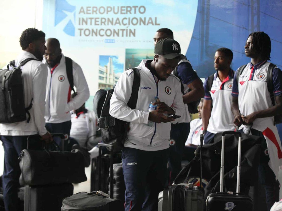 ¡Haití aterrizó en Honduras! La razón por la que los caribeños sufrieron su primer percance en suelo catracho