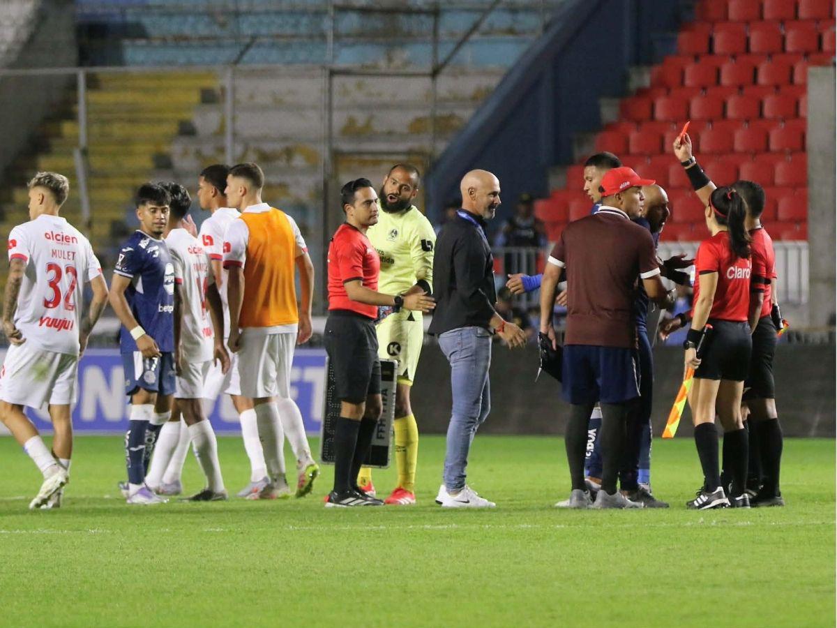 Bronca en Olimpia tras perder el clásico, dardo de Menjívar, la roja que nadie vio y la celebración del Motagua