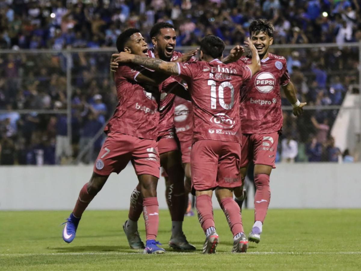 EN VIVO: Gabriel Araújo aparece desde el punto penal; Génesis PN sorprende y le empata a Motagua en el Carlos Miranda.