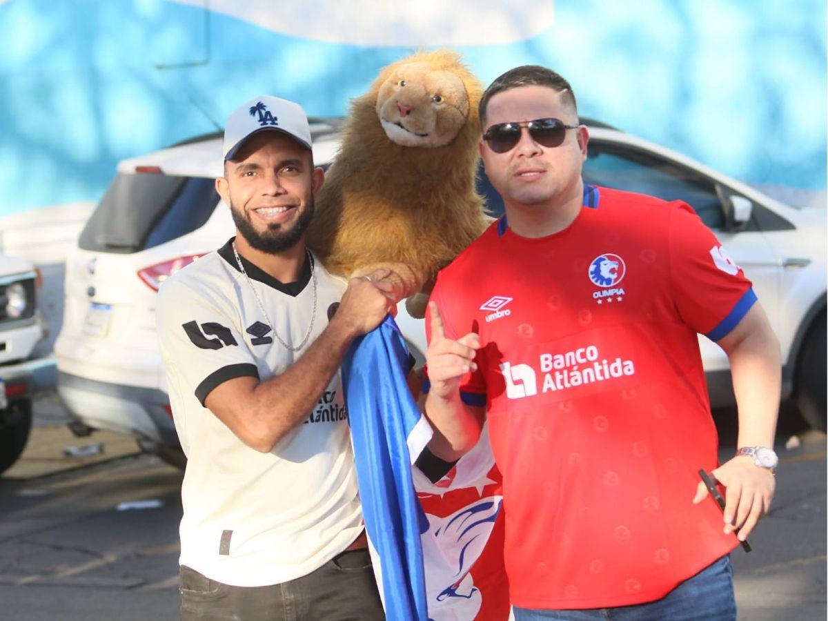 Descomunales filas en el Estadio Nacional y lo que pasó con la pantalla: así se vive la previa de la final entre Olimpia-Marathón