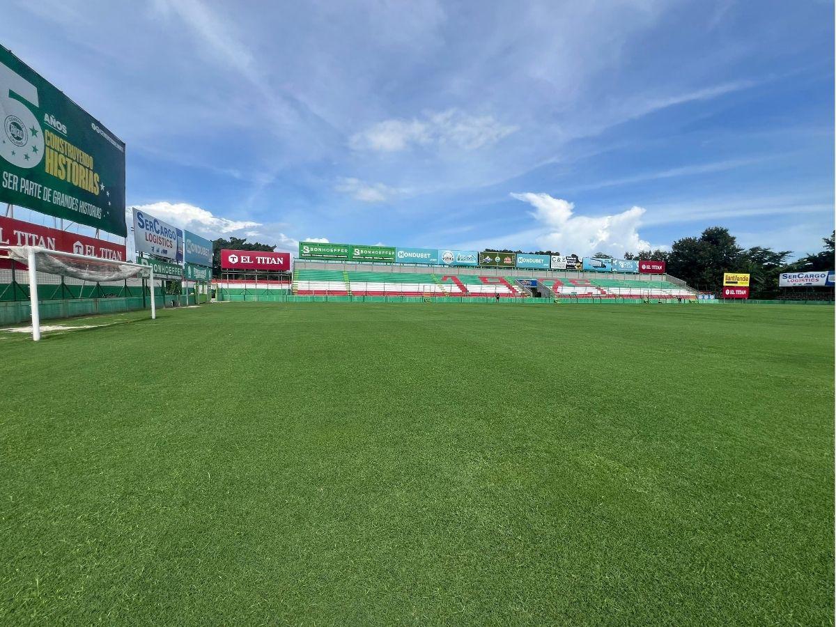 ¡Quedará como alfombra! El Estadio Yankel Rosenthal presenta avances significativos en el cambio de su engramillado