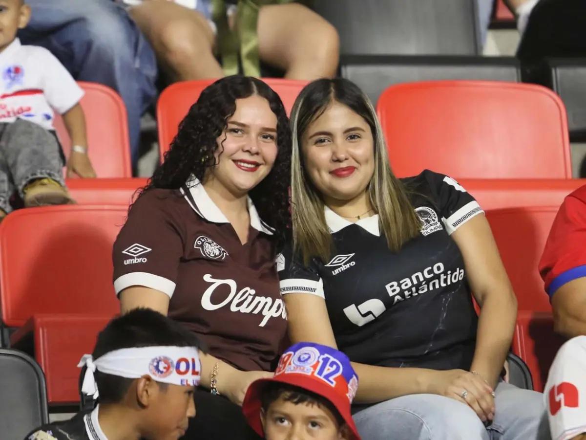 Motivo del enojo de Campos, infiltrado y Laura Meza ¿Con camisa de Olimpia?