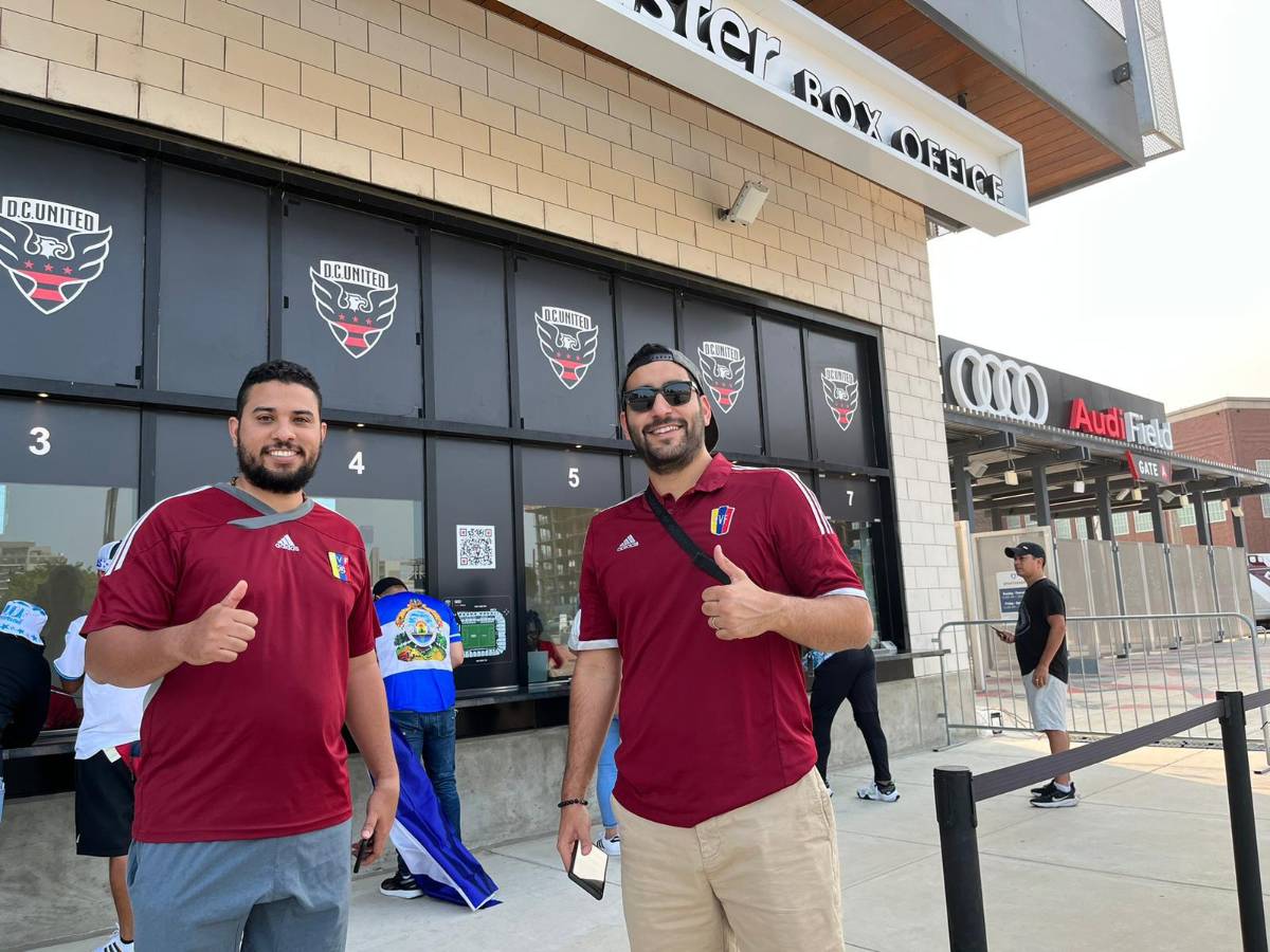¡Fiesta catracha! Bonito ambiente en el Audi Field en Washington para el Honduras vs Venezuela