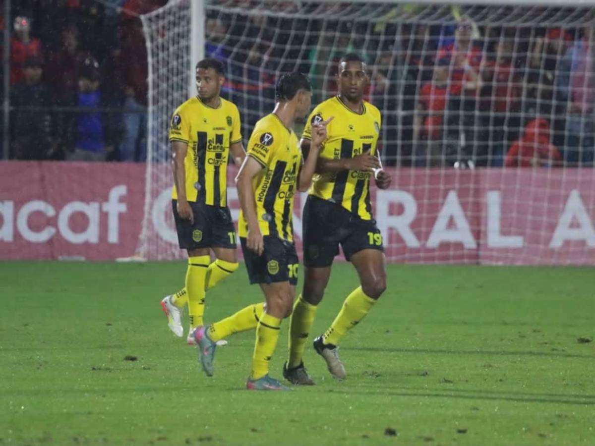 El polémico gesto por el que piden castigo a Jeaustin Campos, bronca de Real España en Guatemala y la decepción