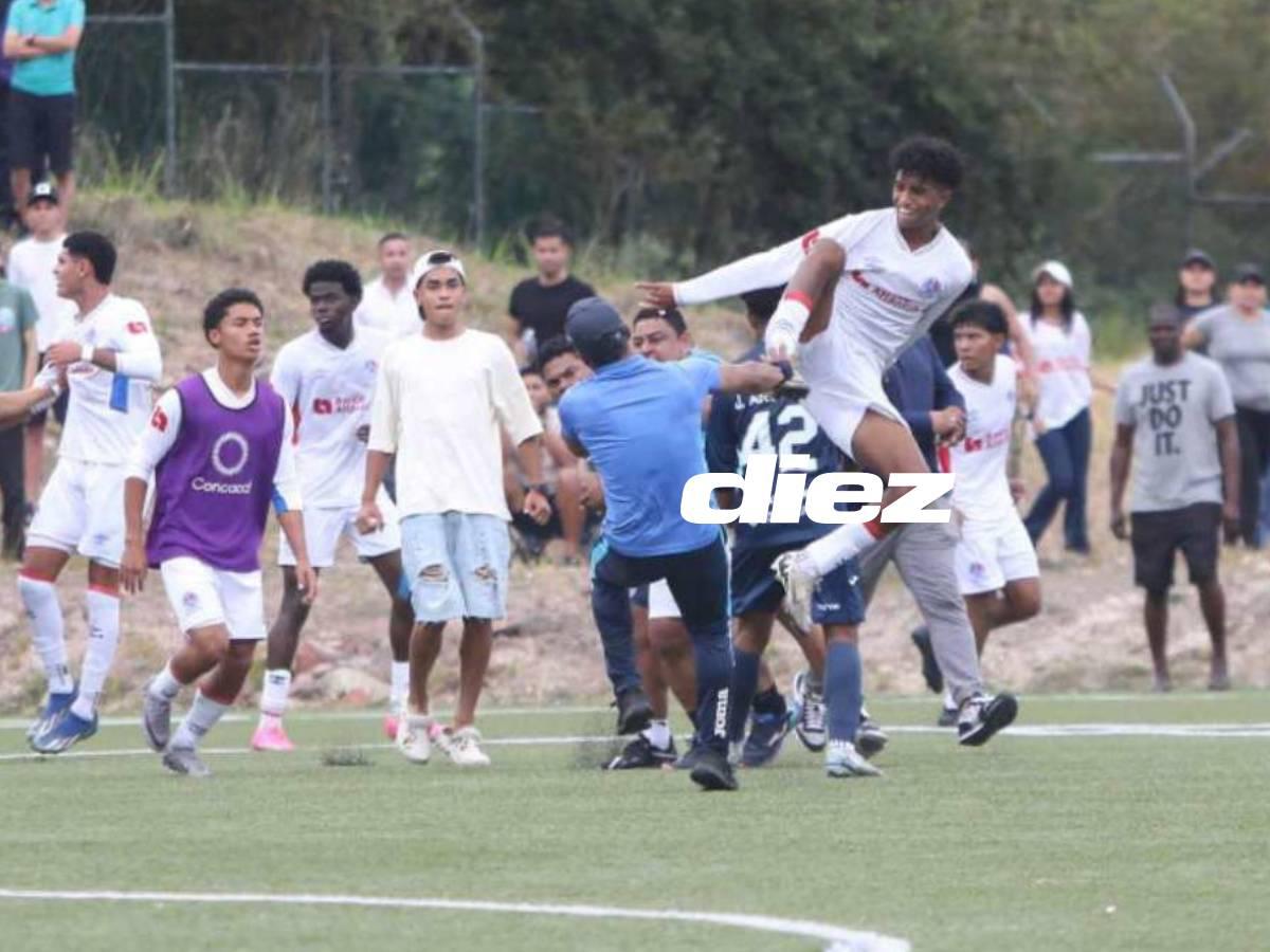 Olimpia y Motagua reciben fuertes castigos por la tremenda pelea en la gran final del torneo de reservas