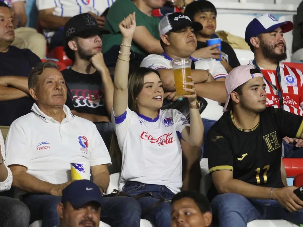 Motivo del enojo de Campos, infiltrado y Laura Meza ¿Con camisa de Olimpia?