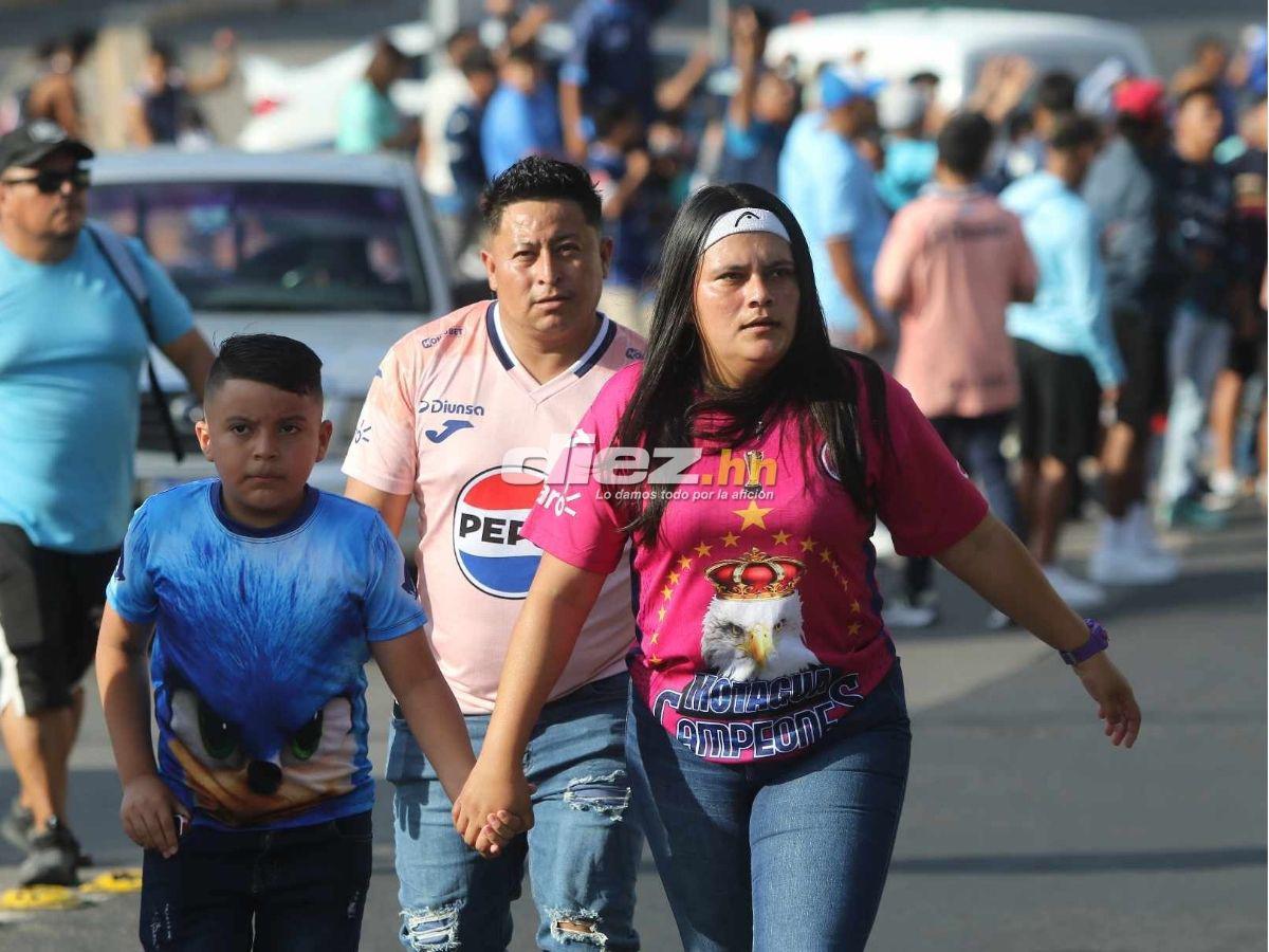 Real España bailó al Motagua: los rostros de tristeza y bronca en el “Ciclón Azul” tras el humillante 0-4 en el Nacional