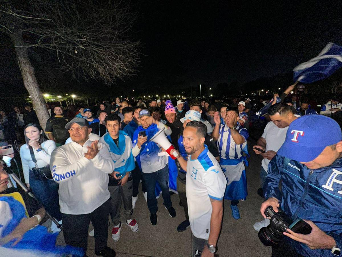 Rougier enamoró y la petición especial de la afición: así fue el histórico banderazo en la previa de Honduras - Costa Rica