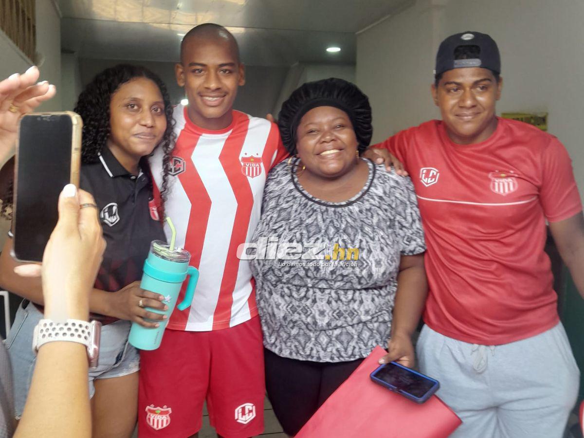 Locura por el Vida, personaje se robó el show y derroche de bellezas previo a la “final” por el no descenso ante Motagua