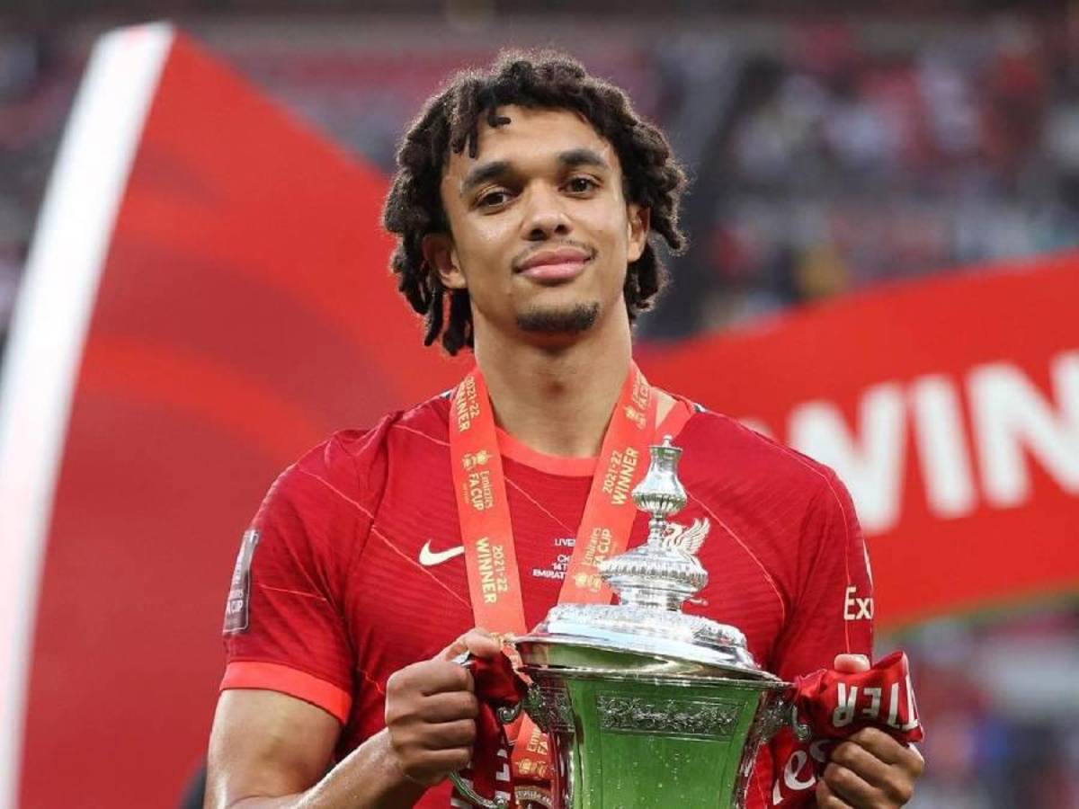 El calvario que vive futbolista del Liverpool por recibir acoso de una mujer: “Envía fotos obscenas”