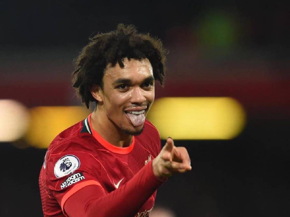 El calvario que vive futbolista del Liverpool por recibir acoso de una mujer: “Envía fotos obscenas”