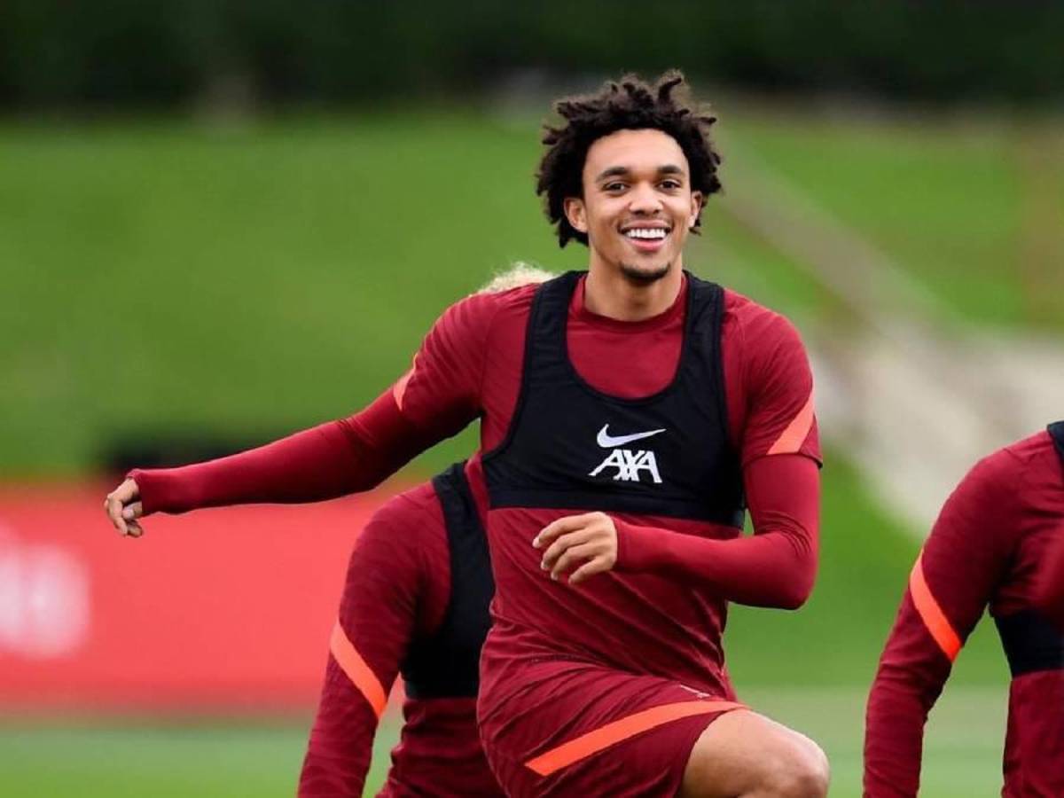 El calvario que vive futbolista del Liverpool por recibir acoso de una mujer: “Envía fotos obscenas”