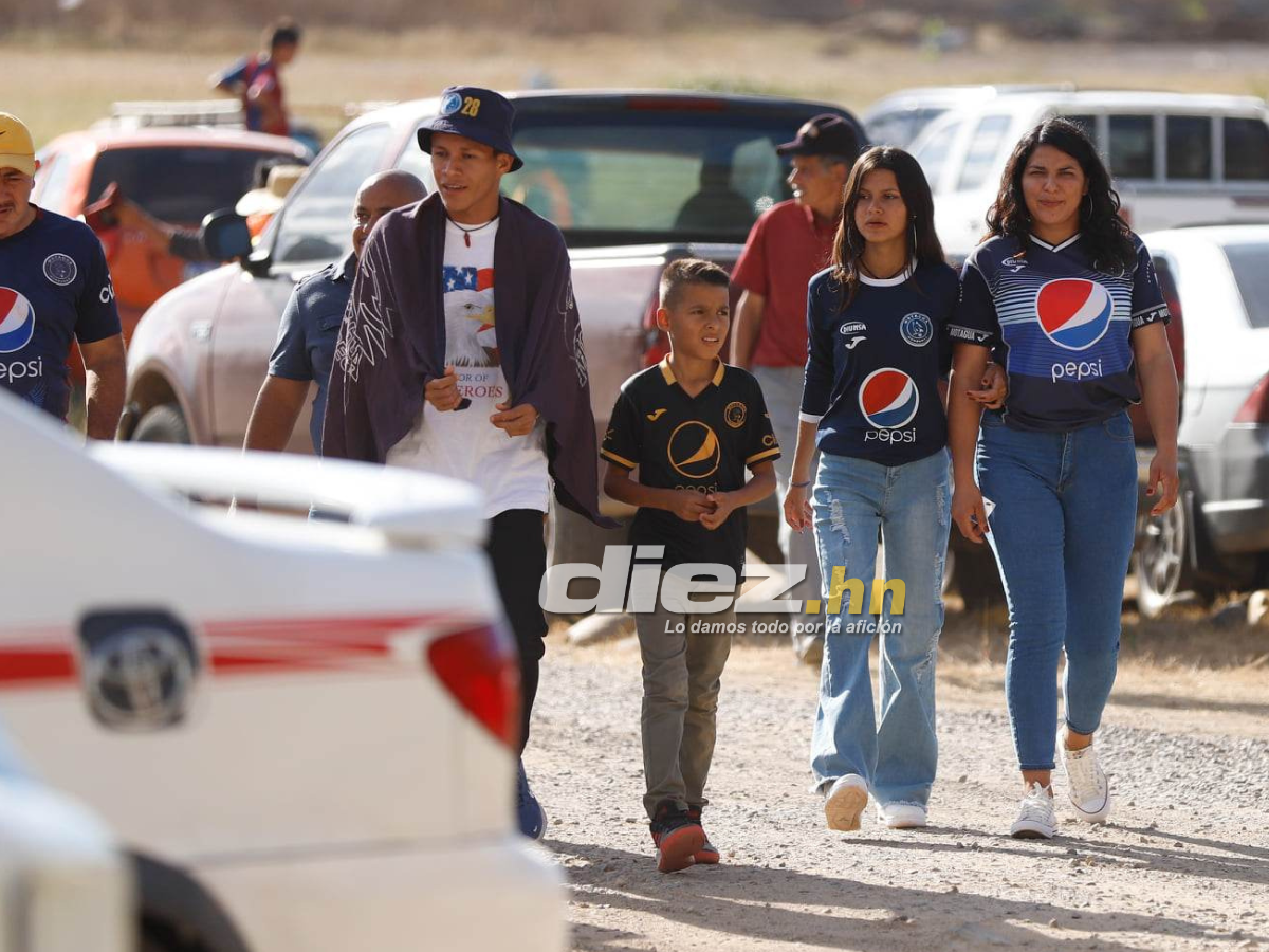 Ambientazo: hermosas chicas en el Emilio Williams, llegada del Motagua y el color azul inunda las calles de Choluteca