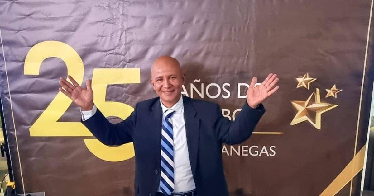 ¡25 años de fútbol! Edwin Banegas recibió homenaje por su trayectoria