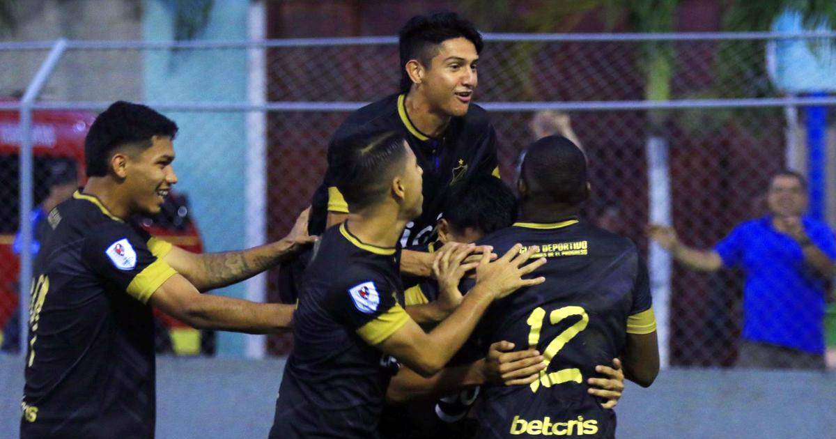 Honduras Progreso, con dos goles en tres minutos al Victoria, se aferra