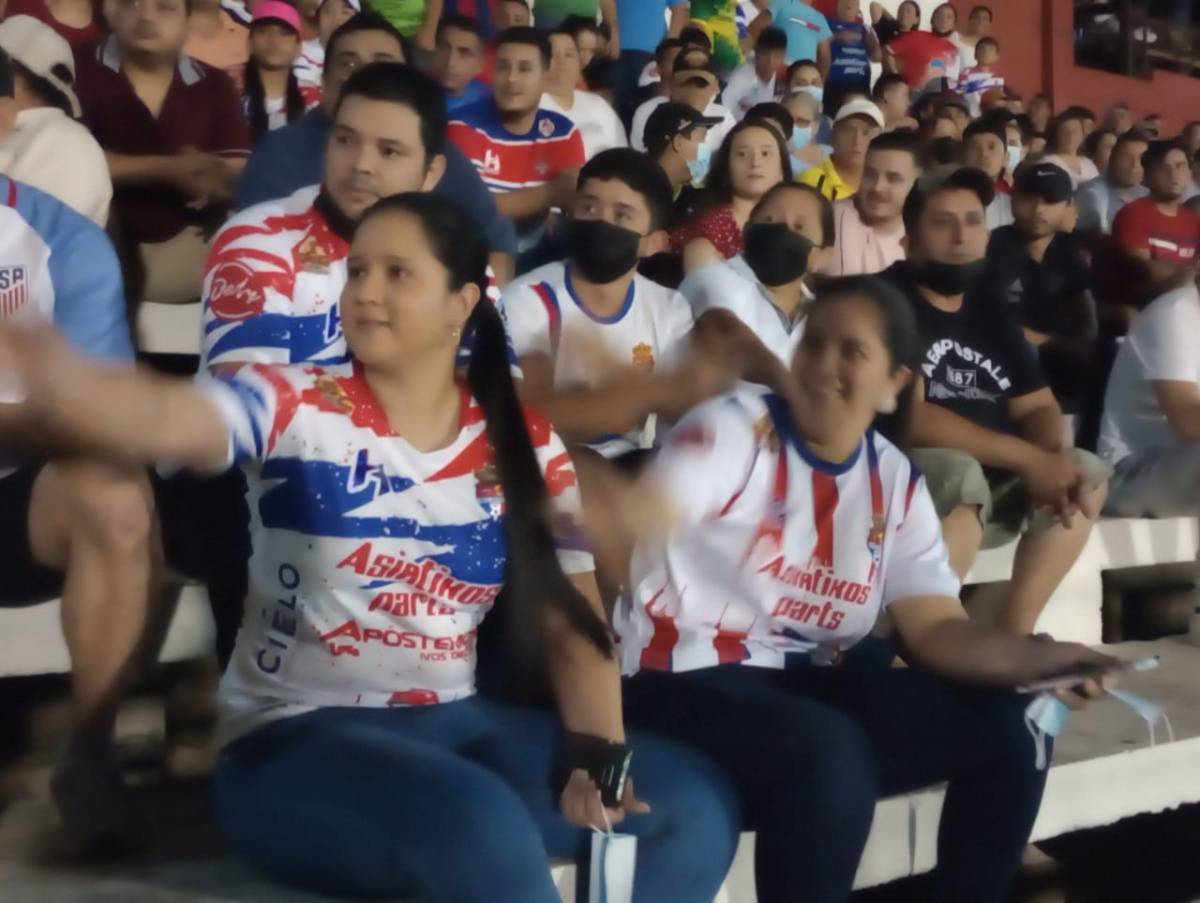 Con belleza incluida: el ambiente que se vivió en el Argelio Sabillón para el Real Juventud-Platense de la Liga de Ascenso
