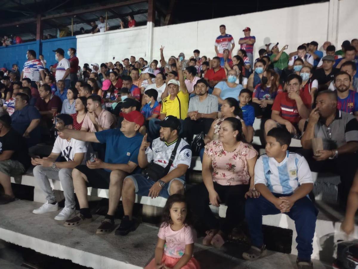 Con belleza incluida: el ambiente que se vivió en el Argelio Sabillón para el Real Juventud-Platense de la Liga de Ascenso
