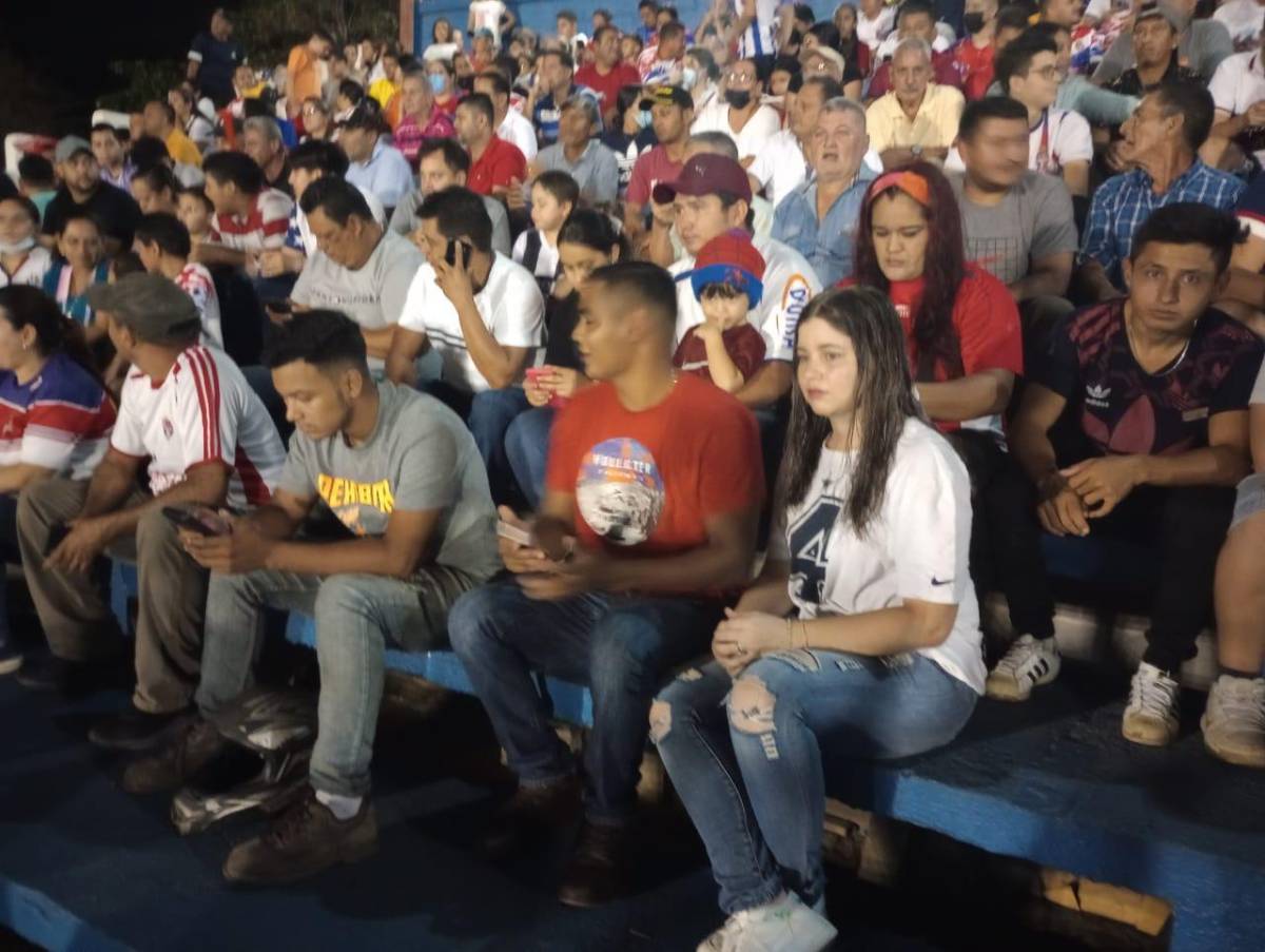 Con belleza incluida: el ambiente que se vivió en el Argelio Sabillón para el Real Juventud-Platense de la Liga de Ascenso