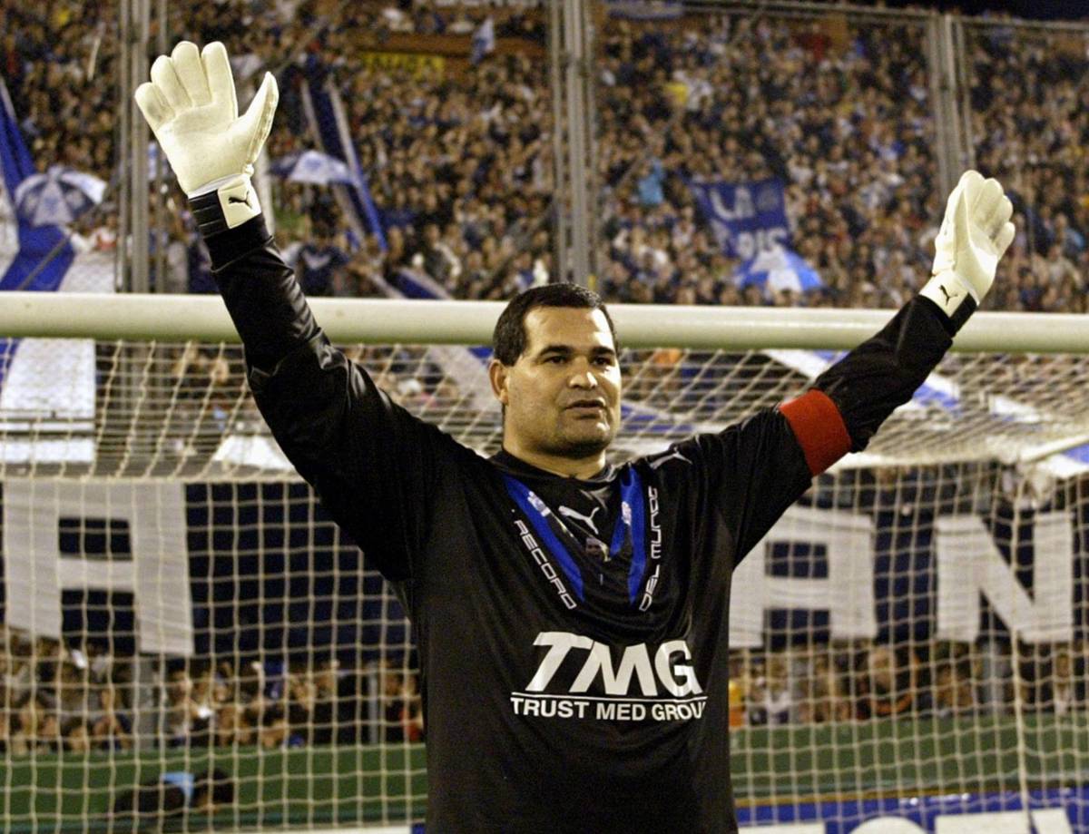 Barcelona tiene nuevo portero: las grandes figuras que salieron del retiro y uno lo hizo con 45 años