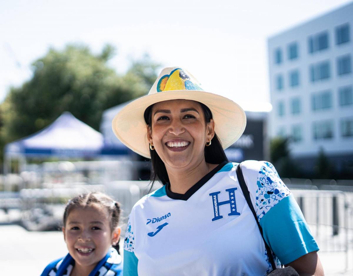 ¡Imponentes catrachas! Bellas hondureñas se hacen sentir apoyando en Copa Oro contra Curazao