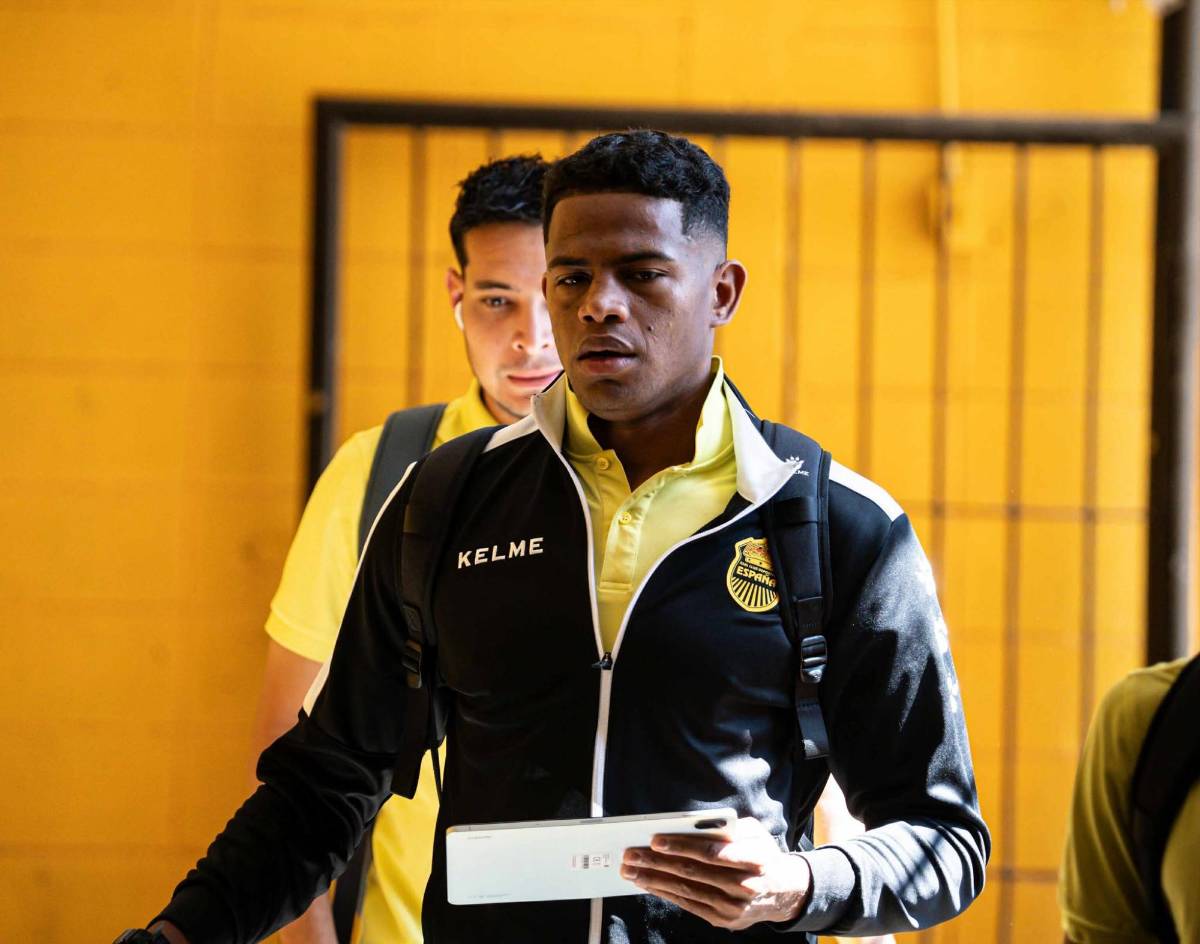 ¿Quién es la hermosa señorita de la Cruz Roja? mundialista y Batman se hacen presentes en el derbi Real España vs Marathón