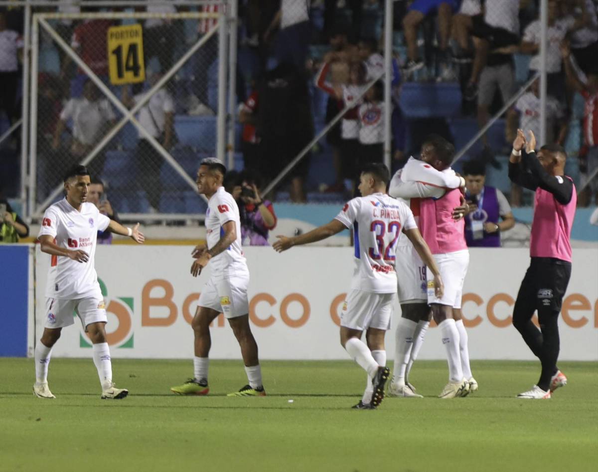 Los locos que se colaron a ver la final en el Nacional, el tremendo llenazo de Olimpia y tristeza de Marathón; invitado especial