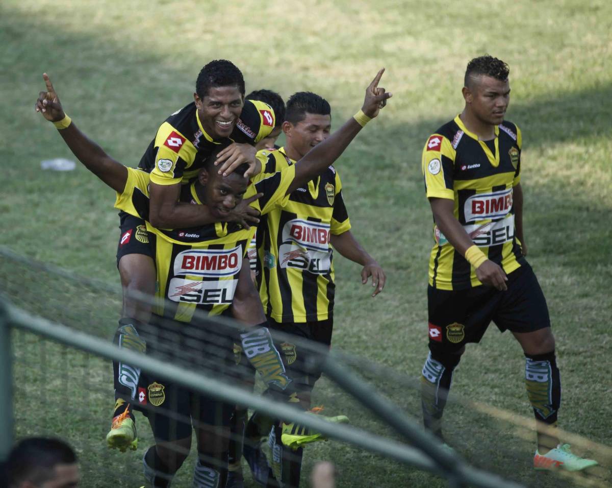 Históricas fotos del clásico sampedrano Real España - Marathón: un DT golpeado, leyendas y nostalgia