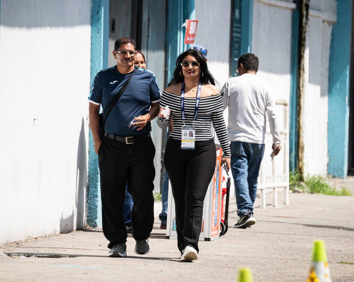 ¿Quién es la hermosa señorita de la Cruz Roja? mundialista y Batman se hacen presentes en el derbi Real España vs Marathón