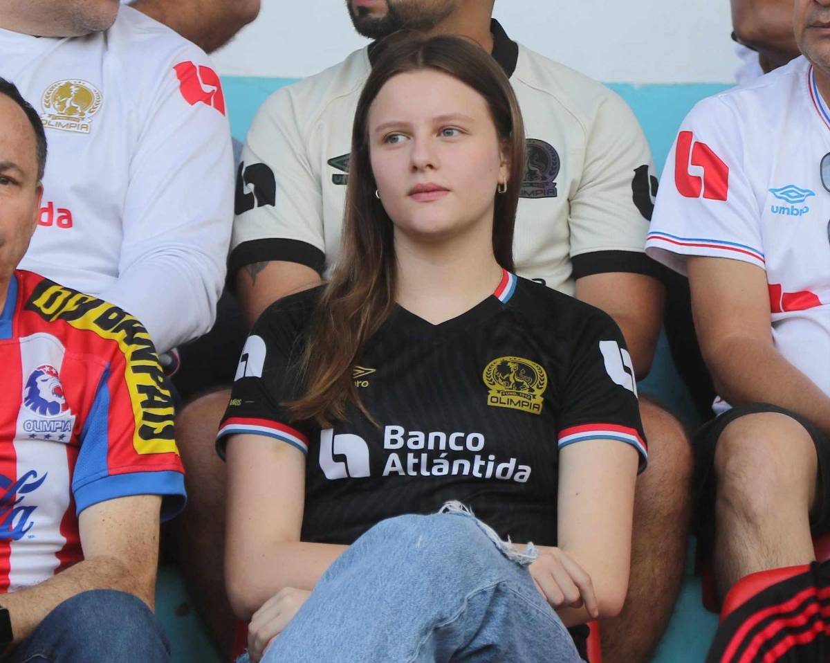 ¡Belleza sobresale en el Nacional! Olimpia y Marathón juegan, pero ellas se llevan todas las miradas en el clásico