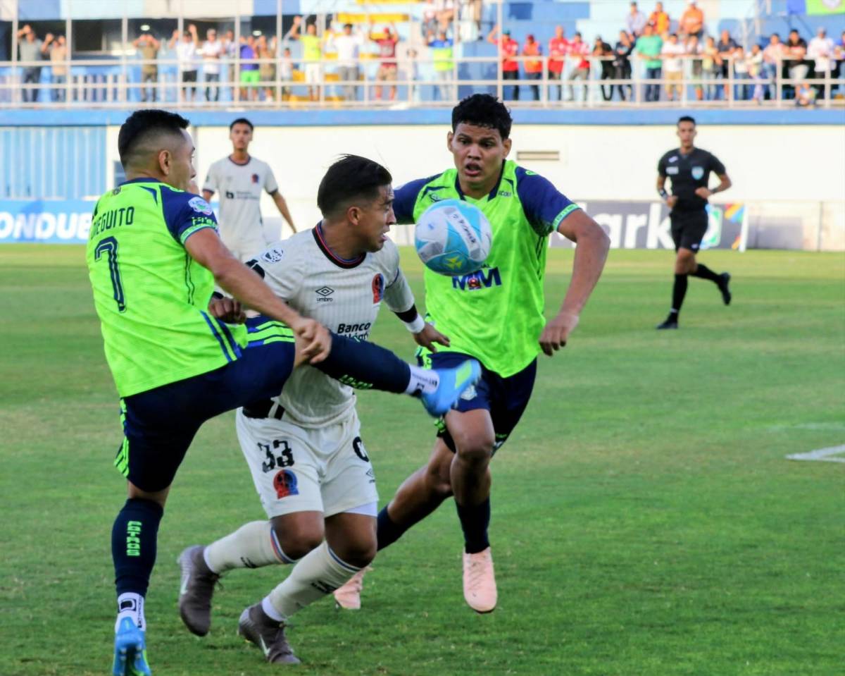 El fichaje de Olimpia, los 2 penales que reclamó el león y Bengtson sorprendió