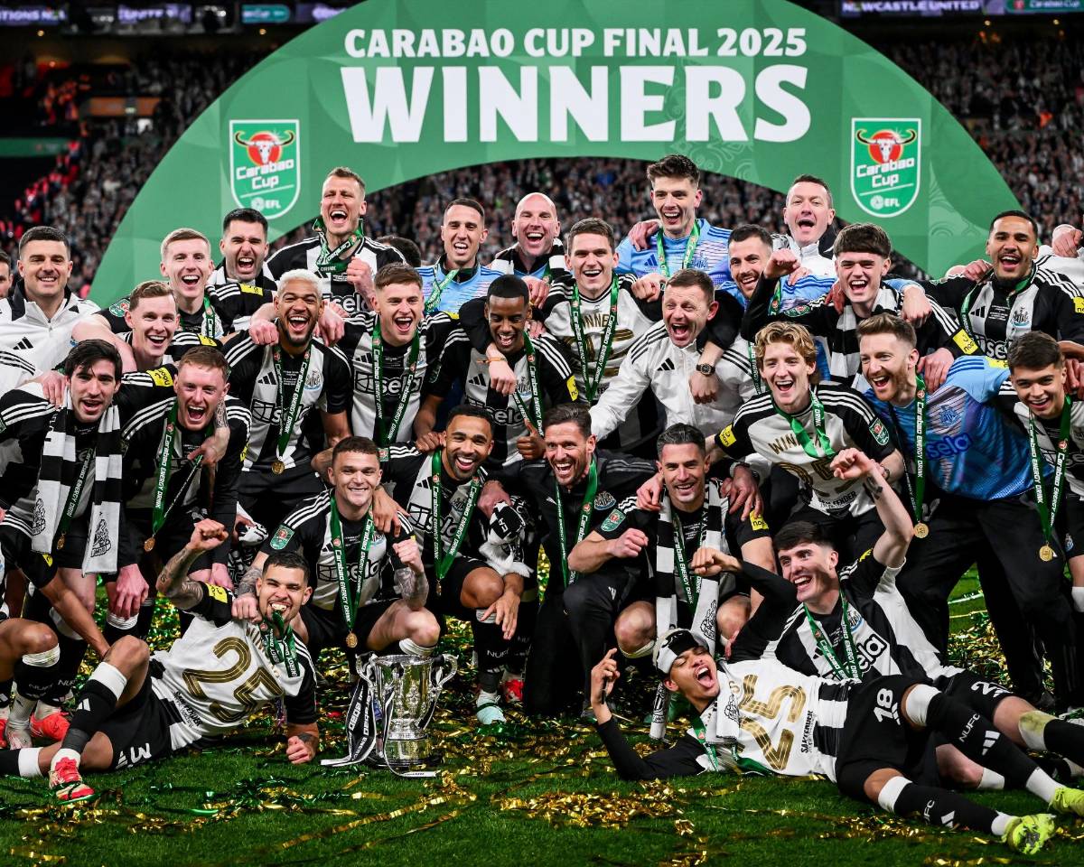 Así se festeja un título después de 70 años: los héroes del Newcastle y jugadores del Liverpool destrozados