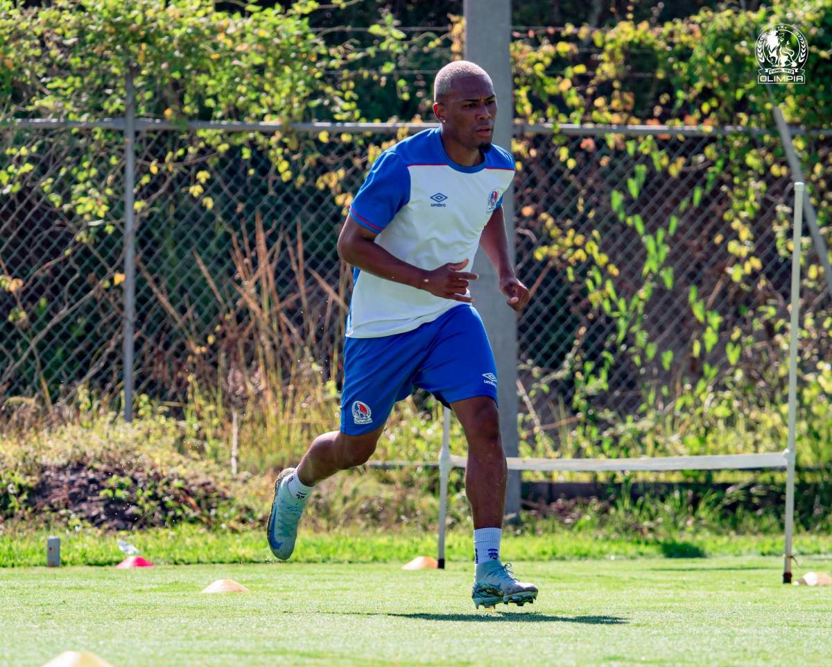 Pedro Troglio vuelve a Argentina y esta es la alineación histórica que dirigió al frente del Olimpia