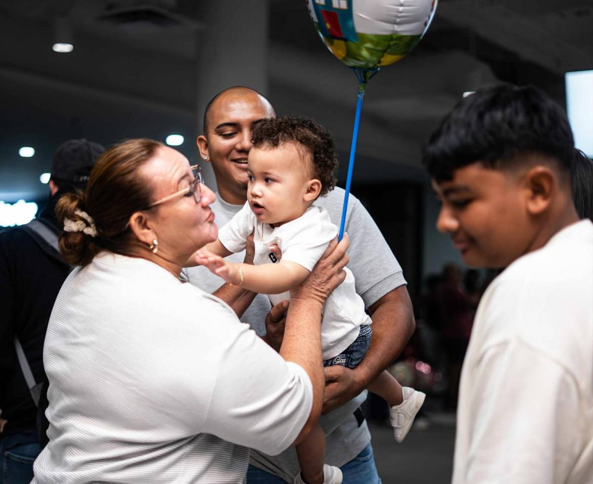 El beso, la sorpresa y la alegría de Kervin Arriaga al llegar a Honduras: la broma que le dejó ir a Joseph Rosales