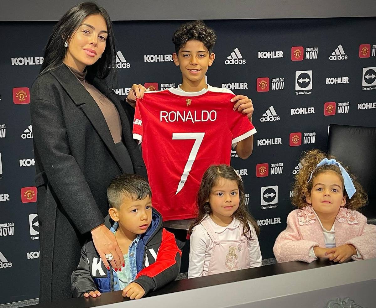 ¡Le gusta vestir caro! La vida de lujos que tiene Cristiano Ronaldo JR por su papá y así fue presentado en el United