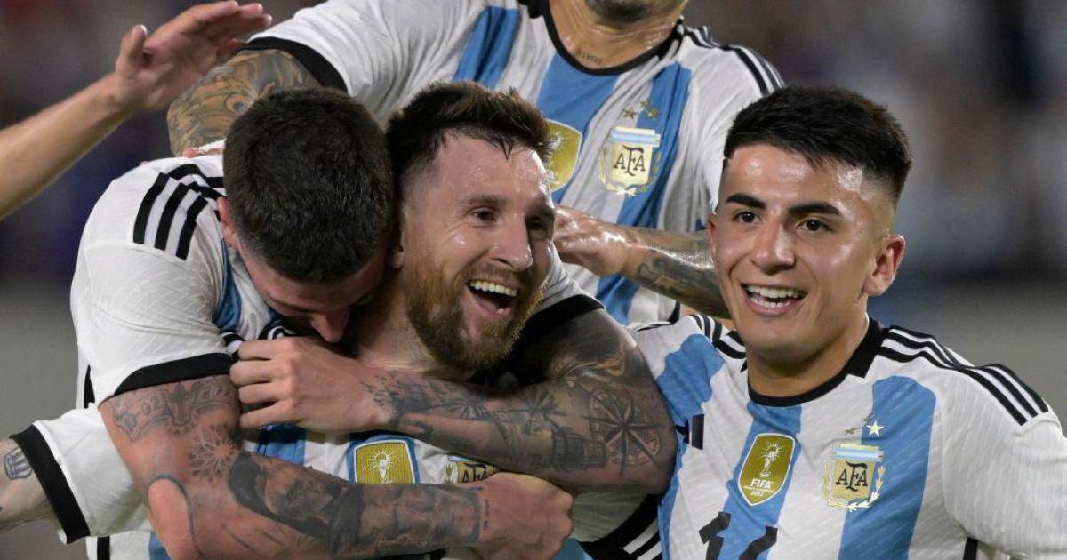 World champion won!  Argentina beat Panama in a friendly match in which Messi scored 800 goals in his career