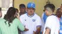 Gustavo Sánchez, presidente del Génesis FC, en su llegada al Estadio Roberto Suazo Córdova de La Paz.