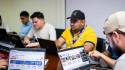 Los periodistas de Diario DIEZ actualizando la última información con noticas frescas y renovadas en un sitio que refleja la pasión que tenemos por el deporte. Fotos: Mauricio Ayala