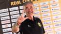 El entrenador español durante la presentación con Real España para la temporada 2026-27.